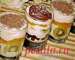 Творожный десерт с фруктами .