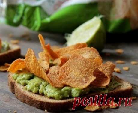 30 вкуснейших намазок на хлеб, которые заменят полноценный обед Хлеб можно так преобразить, что перекус покажется просто божественным. Кроме того, таким образом вы можете сделать из хлеба целое блюдо. Попробуйте разнообразить свой завтрак или обед этими аппетитными намазками — и день станет превосходным!