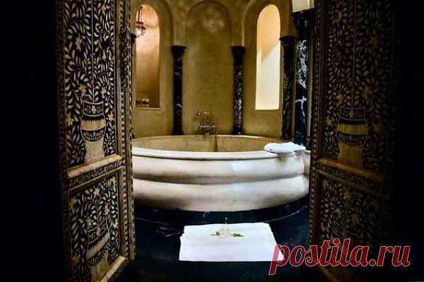 Марокканские бани.

Традиционная марокканская баня позволит не просто смыть грязь, но и пройти несколько этапов очищения, оздоровления и восстановления, такая баня помогает очистить разум и укрепить дух.