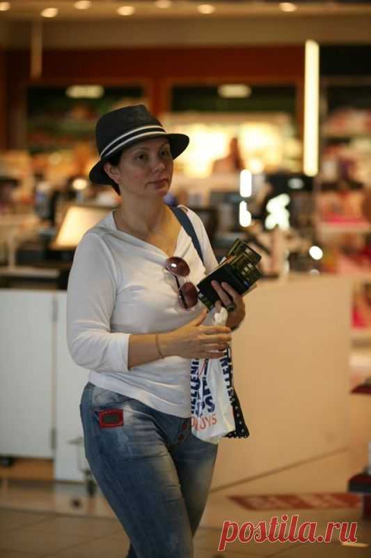 Та, що вимагала розстріляти Майдан: Секс-бомба Партії регіонів відпочила в триклятій Гейропі (фотофакт)