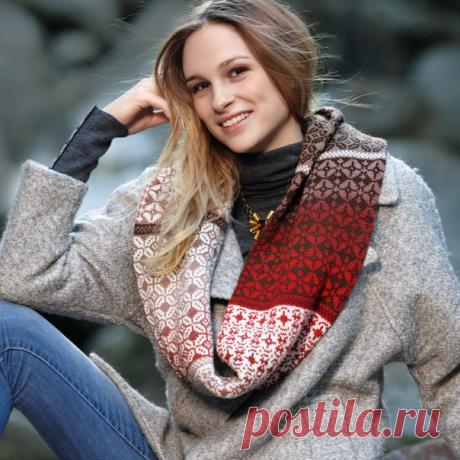 Вязаный снуд с жаккардовыми узорами. Этот снуд не только согреет в холодную погоду, но и украсит свою хозяйку.