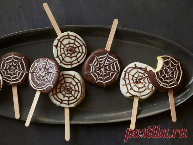 Яблоки в шоколадной глазури «Паутина»