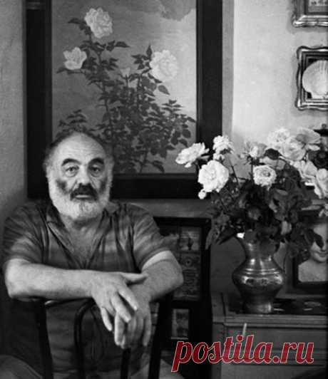 ԳԵՂԵՑԿՈՒԹՅՈՒՆՆ ԻՄ ՀԻՎԱՆԴՈՒԹՅՈՒՆՆ Է 
Շնորհավոր ծնունդդ Փարաջանով
Ես աշխարհից վրեժխնդիր կլինեմ սիրով
Ես խելագար ծերուկ եմ,որը ծաղիկներ է նկարում, 
Ինձ մշտապես մեղադրում են,որ ես գեղեցիկն եմ ստեղծում։Գեղեցկությունը տարածված է բնության մեջ, շատերը անտարբեր անցնում են, անգամ չնկատելով, ես պարզապես անտարբեր չեմ
-Եթե մի անգամ տանը մենակ լինեք,բացեք նուռը և նայեք. ինչ գեղեցկություն,ինչ կանոնավորություն: Այ եթե մարդն էլ, ընտանիքն էլ,ազգն էլ,կուսակցությունն էլ նռան նման լինեին: Նուռը հյութ է,գույն է