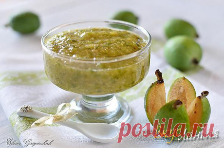 ВкусЛандия - Варенье из фейхоа. Плоды фейхоа имеют одновременно вкус земляники, ананаса и киви. Эти ягоды богаты сахарами, органическими кислотами и йодом. Употребляют в сыром виде (не снимая кожуру), в выпечке, готовят компоты, лимонады, варенья, джемы и салаты.