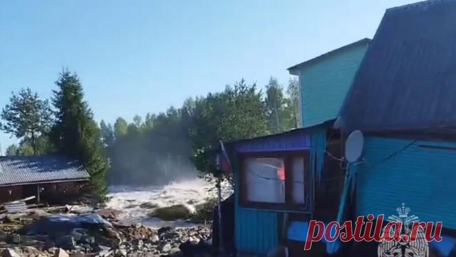 В Карелии выросло число пропавших без вести после ЧП на ББК. Глава Сегежского муниципального округа Марина Гусева сообщила, что число пропавших без вести после размыва перемычки между шлюзами Беломорско-Балтийского канала (ББК) достигло семи. Ее слова передает ТАСС. "Без вести пропавшими ...