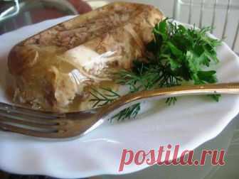 Шурашан студень (студень с крупой) 
СТУДЕНЬ С КРУПОЙ Марийская кухня.
Обработанные бараньи головы и ноги, обрезь промывают, рубят на небольшие части, кладут в котел и заливают холодной водой (на 1 кг 2,5 л воды), добавляют репчатый лук…
