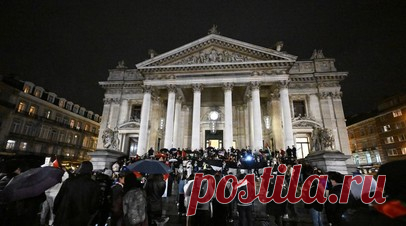 В Брюсселе прошла акция в поддержку Палестины. Сотни демонстрантов провели акцию у посольства США в Брюсселе с требованием прекращения боёв в секторе Газа. Читать далее