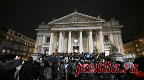 В Брюсселе прошла акция в поддержку Палестины. Сотни демонстрантов провели акцию у посольства США в Брюсселе с требованием прекращения боёв в секторе Газа. Читать далее