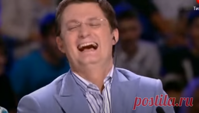 Девушка пришла совсем одна и растерялась на сцене. Но потом собралась и взорвала зал своей песней | Жить легко | Яндекс Дзен
