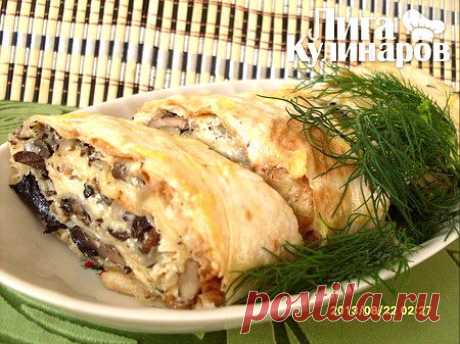 Запеченный рулет из лаваша с грибами и курицей.