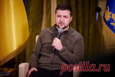 Зеленский предложил место встречи для переговоров с Россией. Президент Украины Владимир Зеленский заявил о своей готовности начать переговоры с российской стороной в Иерусалиме. Такое место встречи украинский лидер предложил в разговоре с премьер-министром Израиля Нафтали Беннетом. Зеленский также предложил своему израильского коллеге провести переговоры Украины и России.
