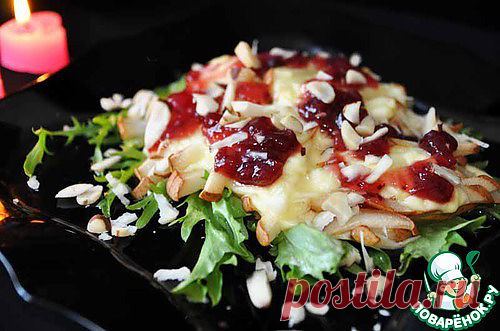 Тёплый салат из груш и моцареллы с клюквенным соусом - кулинарный рецепт