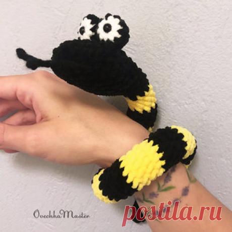 Змейки амигуруми. Схемы и описания для вязания игрушек крючком! Бесплатный мастер-класс от Ирины Кузнецовой по вязанию плюшевой змейки крючком. Размер вязаной игрушки примерно 41 см. Для изготовления такой длинной…