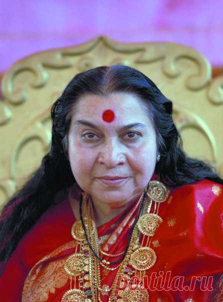 В первый день Дивали 28 октября 2016г. отмечается Шри Дханвантари Джаянти 
- День Рождения Отца Аюрведы. 

Эта фотография Шри Матаджи была сделана в Сатаре, штате Махараштра, в 1983 году ,в момент , как затем объяснила Сама Шри Матаджи, когда Она милостиво приняла для нас форму Шри Дханвантари . 
Эта фотография Шри Матаджи очень эффективна для чисток и для лечения заболеваний. 
Показать полностью…