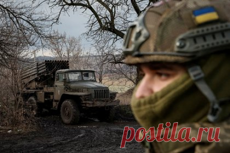 Раскрыты действия ВСУ в районе Работино и Вербового. Вооруженные силы Украины (ВСУ) перебрасывают технику и военных как подкрепление в район сел Работино и Вербовое Запорожской области. Об этом заявил глава движения «Мы вместе с Россией» Владимир Рогов. «Сейчас идет переброска из Орехова техники и личного состава ВСУ в сторону Работина и Вербового», — сказал он.
