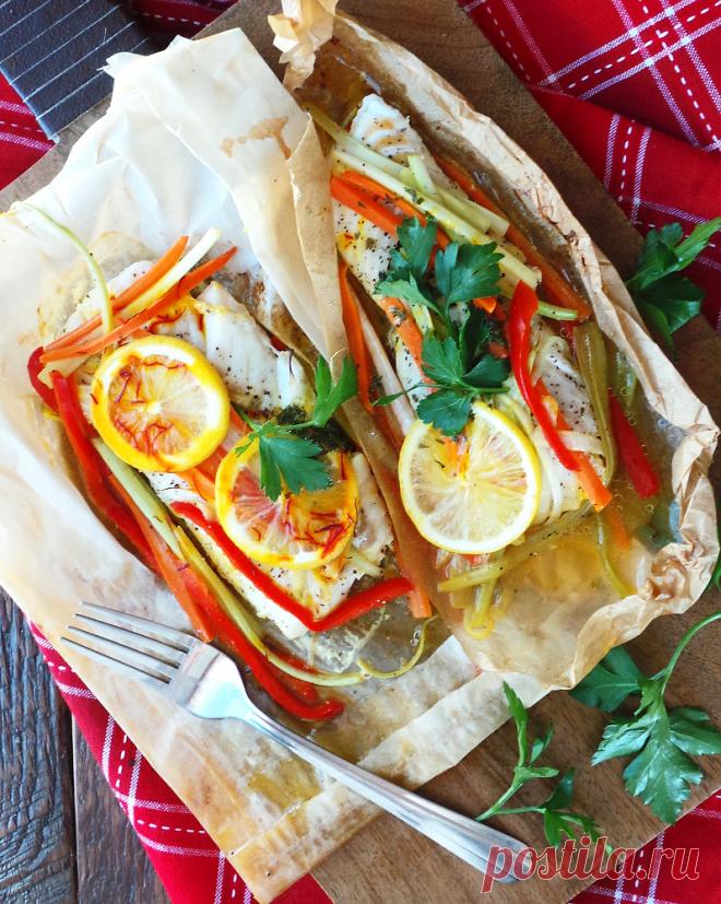 Рыба с овощами в бумаге
Отличный рецепт приготовления рыбы с овощами, запеченных в пергаментной бумаге.