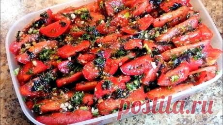 ПОМИДОРЫ по-Корейски! Лучшая ЗАКУСКА из Помидоров за КОПЕЙКИ! Вы обязаны попробовать эту ВКУСНЯТИНУ! РЕЦЕПТпомидоры 1 кгукроп пучокбазилик пучокчеснок 7-8 зуб.свежий горький перец по вкусусоль 1 ч. л.сахар 2 ст. л.чёрный молотый перец 1 ч. л.уксус 9% 2 ст. л.растительное масло 6 ст. л.Приятного аппетита!