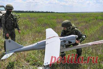 Минобороны России оценило эффективность «Орлана-10» в зоне СВО. Российский беспилотный летательный аппарат (БПЛА) «Орлан-10» в ходе использования в зоне специальной военной операции (СВО) выявляет даже хорошо замаскированные цели Вооруженных сил Украины (ВСУ). Такую оценку беспилотнику дали в Минобороны России. Об этом сообщает ТАСС.