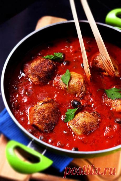 Куриные бедрышки в томатном соусе🍗