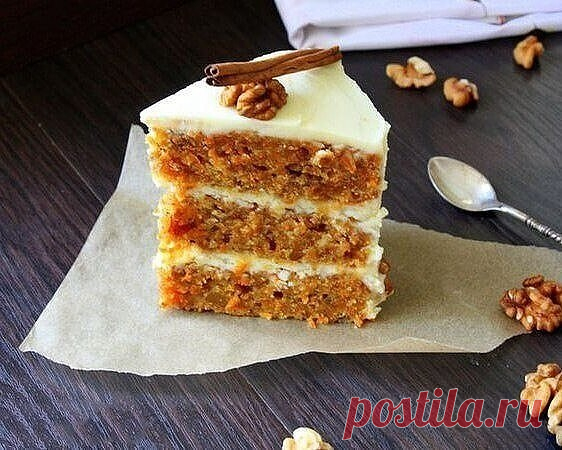 Готовим очень вкусное блюдо 
Морковный торт 
Ингредиенты:
Для коржей:
Морковь тёртая — 450-500 г
Цедра и сок апельсина — 1 шт.
Коричневый сахар — 200 г
Мука — 320 г
Разрыхлитель — 1 ч. л.
Сода — 1 ч. л.
Корица — 1 ст. л.
Растительное масло — 150 г
Яйца — 3 шт.
Орехи — 150 г
Для крема:
Сметана — 500 г
Сахар — 100 г
Мёд — 50 г
Приготовление:
1. Натрите две крупных, три средних или горку крохотных морковок, а также цедру с одного апельсина. Мелко порубите орехи.
2. В миске см...