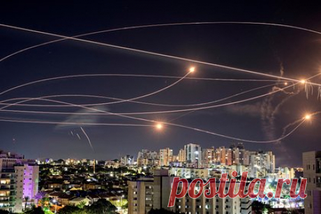 Посол Израиля оценил возможность прямых переговоров страны с ХАМАС. Посол Израиля в России Александр Бен Цви заявил, что его страна не ведет прямые переговоры с «Исламским движением сопротивления» (ХАМАС). Дипломат также сообщил, что на данный момент израильские власти не располагают какой-либо информацией о том, что происходит с заложниками.