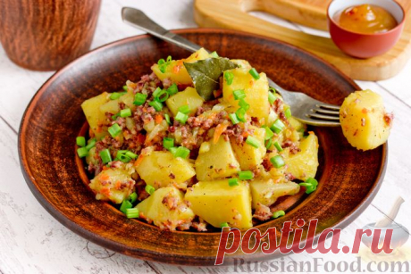 Рецепт: Тушёная картошка с тушёнкой на RussianFood.com