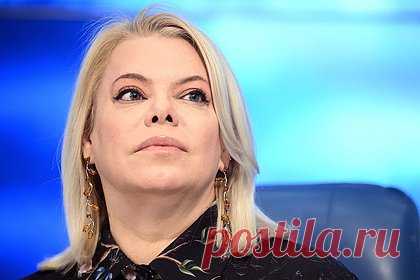 Яна Поплавская раскритиковала Улицкую за спонсирование ВСУ. Звезда фильма «Про Красную Шапочку» Яна Поплавская отреагировала на признание писательницы Людмилы Улицкой в спонсировании Вооруженных сил Украины (ВСУ) и симпатиях к президенту Владимиру Зеленскому. По мнению актрисы, в разговоре с пранкерами Вованом и Лексусом писательница показала свою истинную сущность.
