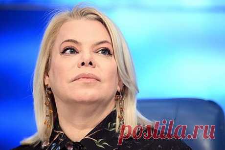 Яна Поплавская раскритиковала Улицкую за спонсирование ВСУ. Звезда фильма «Про Красную Шапочку» Яна Поплавская отреагировала на признание писательницы Людмилы Улицкой в спонсировании Вооруженных сил Украины (ВСУ) и симпатиях к президенту Владимиру Зеленскому. По мнению актрисы, в разговоре с пранкерами Вованом и Лексусом писательница показала свою истинную сущность.