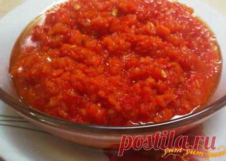 Рецепт аджики на зиму с чесноком и помидорами.