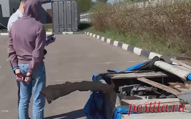 ФСБ показала детали для Ми-8 и Ми-17, которые пытались вывезти из страны. ФСБ показала видеоролик, на котором видны комплектующие для вертолетов Ми-8 и Ми-17, которые группа из шести человек пыталась вывезти на Украину.