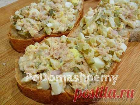 Намазка на хлеб из тунца Вкусная, сытная намазка на хлеб из тунца, яйца, маринованных огурцов и лука. Это очень вкусная закусочка!Ингредиенты:- 1 баночка тунца;- 3 яйца;- 3 огурца;- 1 лук небольшого размера;- 2 ст.л. майонеза...