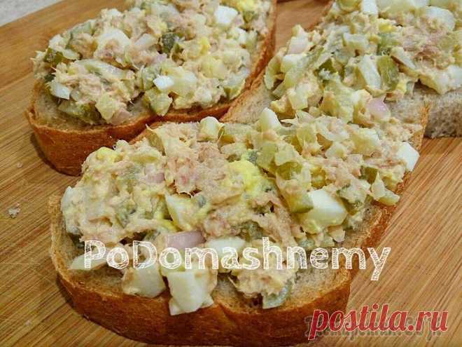 Намазка на хлеб из тунца Вкусная, сытная намазка на хлеб из тунца, яйца, маринованных огурцов и лука. Это очень вкусная закусочка!Ингредиенты:- 1 баночка тунца;- 3 яйца;- 3 огурца;- 1 лук небольшого размера;- 2 ст.л. майонеза...