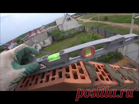 запиливаем кирпичный фронтон дедовскими методами. просто ,ровно,удобно.
