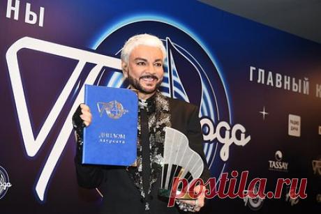 Киркоров захотел передать свой гонорар пострадавшим при обстреле Белгорода. Российский эстрадный певец Филипп Киркоров захотел помочь пострадавшим при обстреле Белгорода, назвав атаку ВСУ на город бесчеловечной. Артист заявил, что намерен передать им свой гонорар за участие в телепроекте «Новогодняя Маска», выпуск которого транслировался на телеканале НТВ.