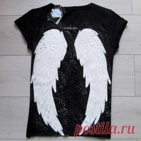 Дизайнерская футболка с крылышками от #Zacerkovnaya
• Размер: S, M, L, XL, XXL
• Цена: 900 грн
• Материал: 100% хлопок