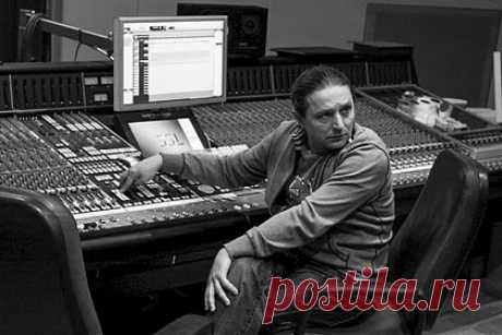 Умер сотрудничавший с Земфирой и «Арией» продюсер. Умер сотрудничавший с певицей Земфирой и группой «Ария» российский продюсер и звукорежиссер Владимир Овчинников. Отмечается, что Овчинников в последние годы боролся с заболеванием крови, однако не прерывал свою музыкальную деятельность. В последнем концерте он принял участие неделю назад.