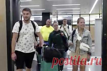 Стала известна судьба сотен застрявших в Египте российских туристов. Из Шарм-эш-Шейха в Москву прибыл рейс Red Wings с российскими туристами. Самолет вылетел из Египта в четверг, 25 августа, после подтверждения исправности с задержкой более чем на сутки. Представители перевозчика уведомили, что разрешение на вылет дали авиационные власти североафриканской страны.