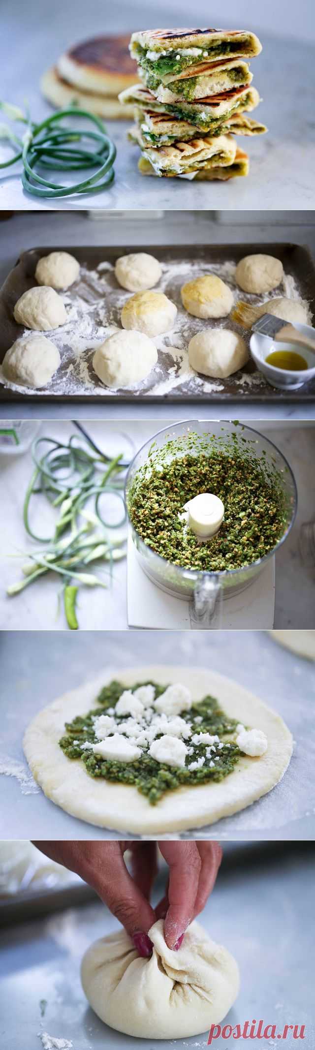 булочки с чесночными стрелками и брынзой