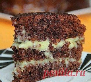 СУМАСШЕДШИЙ ПИРОГ !
Ингредиенты: 
- 2 стакана кефира
- 2 стакана муки;
- 1,5 стакана сахара;
- 6 ст. л. какао;
- 4 ч. л. разрыхлителя.
- 3 яйца
Для крема:
- 2 стакана молока
- 1 стакан сахара;
- 3 ст. л. муки;
- 1 яйцо
Приготовление: 
Смешать яйца,сахар и кефир все хорошо взбить. Добавить муку,какао и разрыхлитель перемешать.
Вылить тесто в форму для выпекания, выпекать 40 минут при температуре 180 градусов.
Для приготовления крема в отдельной кастрюльке вскипятить молоко. В миске взбить яйц