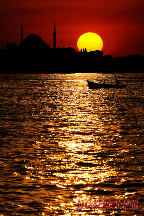 etherealvistas:
“ Istanbul - Eminonu (Turkey) by Ali ilker Elci
”