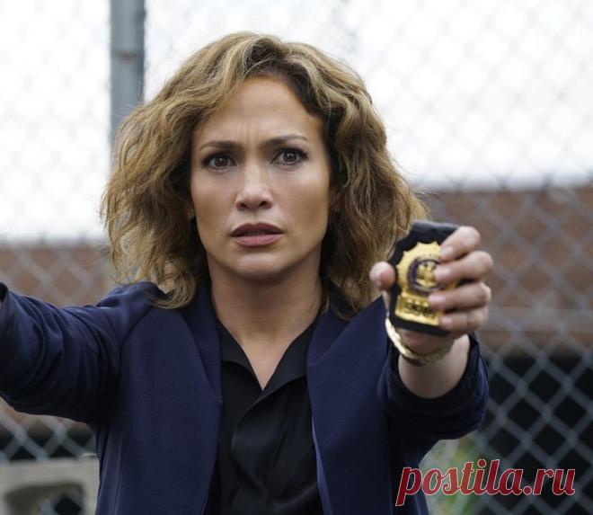 11 детективных сериалов с высоким рейтингом, для просмотра которых нужны не нервы, а стальные канаты / AdMe ru
Для многих просмотр одного из этих сериалов станет настоящим испытанием
11. Во все тяжкие (2008)
В сериале рассказывается история Уолтера Уайта (Брайан Крэнстон), который вместе со своей женой Джесси (Алан Ричсон) живет в маленьком городке Альбукерке.
Чтобы заработать денег, Уолтер вынужден заняться производством метамфетамина (так называемой «химии»).
Уайт становится известным химико…