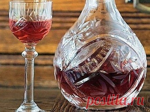ДОМАШНЯЯ СЛИВОВАЯ НАЛИВКА
Сохраните, чтобы не потерять!

Ингредиенты:

- сочные, спелые плоды слив – 1,3 кг;
- сахар – 400 г;
- водка – 0,5 л.

Приготовление:

1. Для начала надо подготовить сливы. Их перебирают, выкидывают подпорченные и червивые, хорошо вымывают холодной водой и дают им обсохнуть.

Кстати, для детей не забудьте заготовить компот из слив, да и взрослым такой безалкогольный напиток понравится.

2. Когда сливы немножко подсохнут, надо разрезать их пополам и...