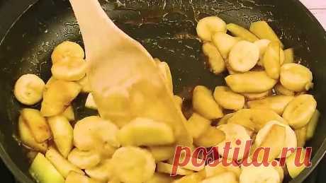 Пирог с начинкой из тушеных яблок с бананами.
