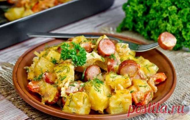 Картошка Запечённая С Сосисками Картошка запечённая с сосисками, помидорами и сыром. Картофель запечённый в духовке получается мягонькими, сосиски сочными.