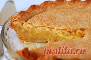 Очень нежный лимонный пирог

Ингредиенты:

Сметана — 250 г
Сливочное масло — 110 г
Сода — 1/2 ч. л.
Мука — 2 стакана
Лимон/апельсин — 1,5 шт.
Сахар — 1 стакан
Желток — 1 шт.
Сахарная пудра

Приготовление:

1. Сметану смешайте с содой.
2. В сметану добавьте растопленное масло, перемешайте до однородности массы.
3. Постепенно начните добавлять муку небольшими порциями. Всыпав 1,5 стакана, проверьте: если тесто прилипает к рукам, всыпьте остальную половину стакана. Иначе не о...