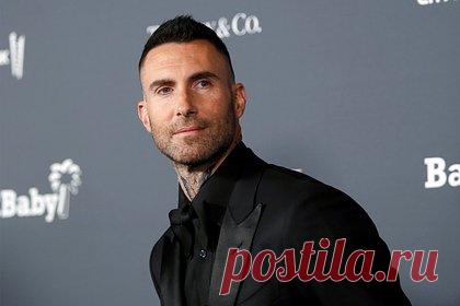 Лидер Maroon 5 Адам Левин прокомментировал новость о романе с любовницей. Лидер рок-группы Maroon 5 Адам Левин прокомментировал новость об отношениях с любовницей. Ранее модель Самнер Строу заявила о том, что на протяжении года состояла в отношениях с артистом. Левин заявил, что совершил ошибку, а также добавил, что его беременная жена, модель Бехати Принслу, поддержала его.