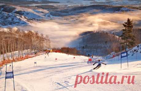 Песня горнолыжников Абзаково. Слова и музыка Валентина Кривощекова. Аранжировка Владимира Сидорова. Исполняет хор мальчиков «Соловушки Магнитки» под руководством Александра Никитина. 2003.