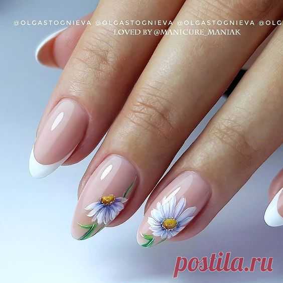Нежный френч с цветами