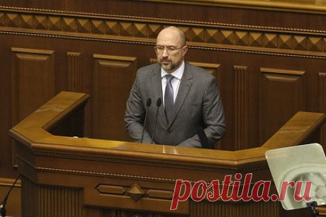 Всемирный банк предоставит Украине 1,1 миллиарда долларов. Премьер-министр Украины Денис Шмыгаль рассказал, что Всемирный банк предоставит Киеву ссуду в размере 1,1 миллиарда долларов. Помимо этого Киев получит около 162 миллионов евро от Европейского инвестиционного банка, 190 миллионов долларов от Норвегии, а также 70 миллионов долларов от Швейцарии.