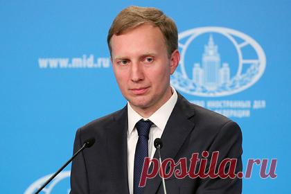 В МИД ответили на заключение Совета ЕС о возмущающей спокойствие Европы России. Европейский союз (ЕС) продвигает «окопную философию» при выстраивании отношений с Россией. Заместитель директора Департамента информации и печати МИД России Алексей Зайцев ответил на заключение Совета ЕС, где российскую сторону представили «возмутительницей спокойствия Европы».